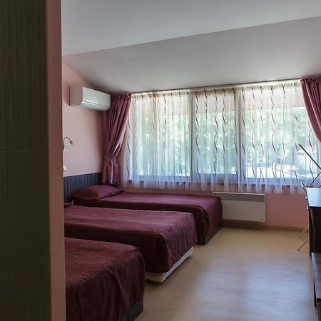 Family Hotel Kipra Extérieur photo