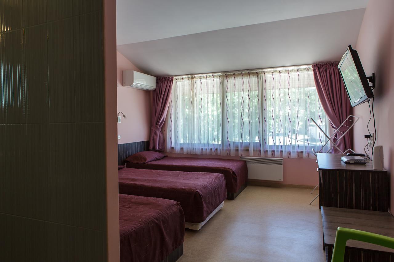 Family Hotel Kipra Extérieur photo