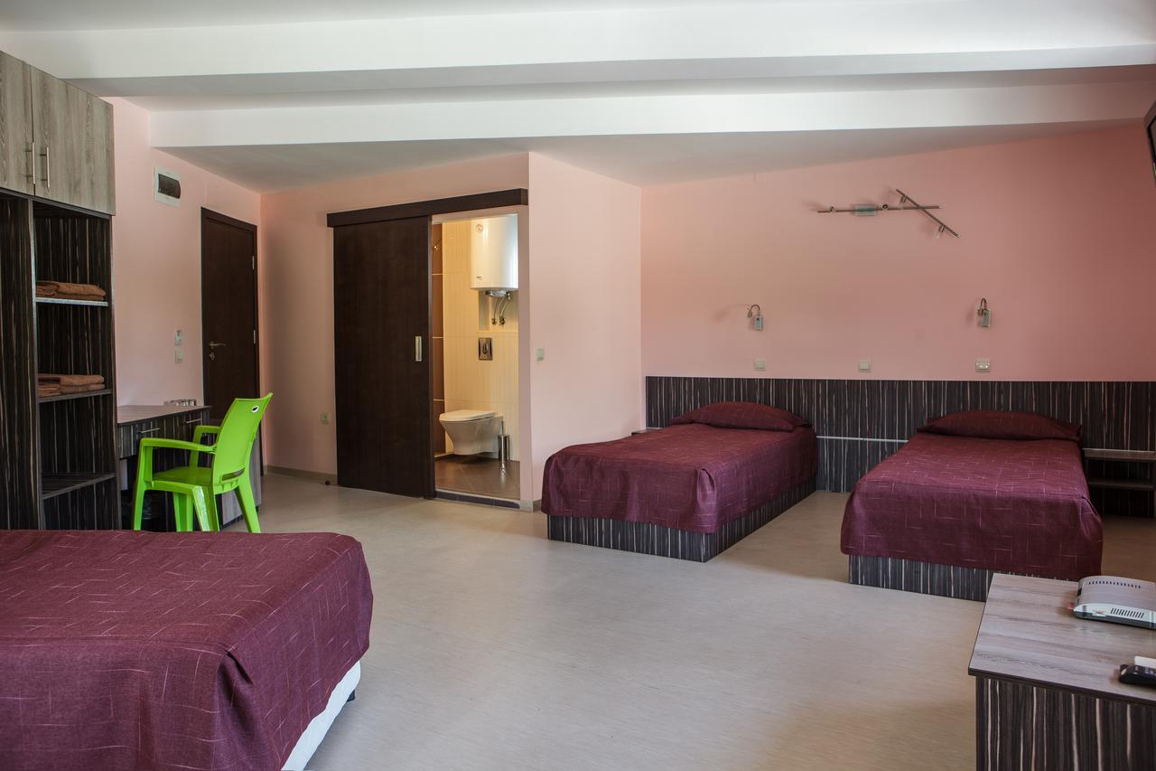 Family Hotel Kipra Extérieur photo