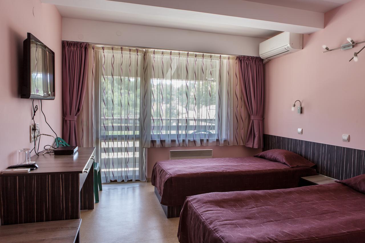 Family Hotel Kipra Extérieur photo